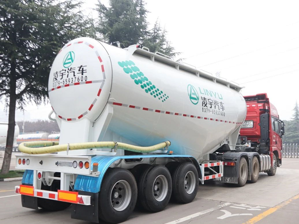 “小白罐”喜迎新搭檔，六大優(yōu)勢(shì)帶你揭秘專用牽引車