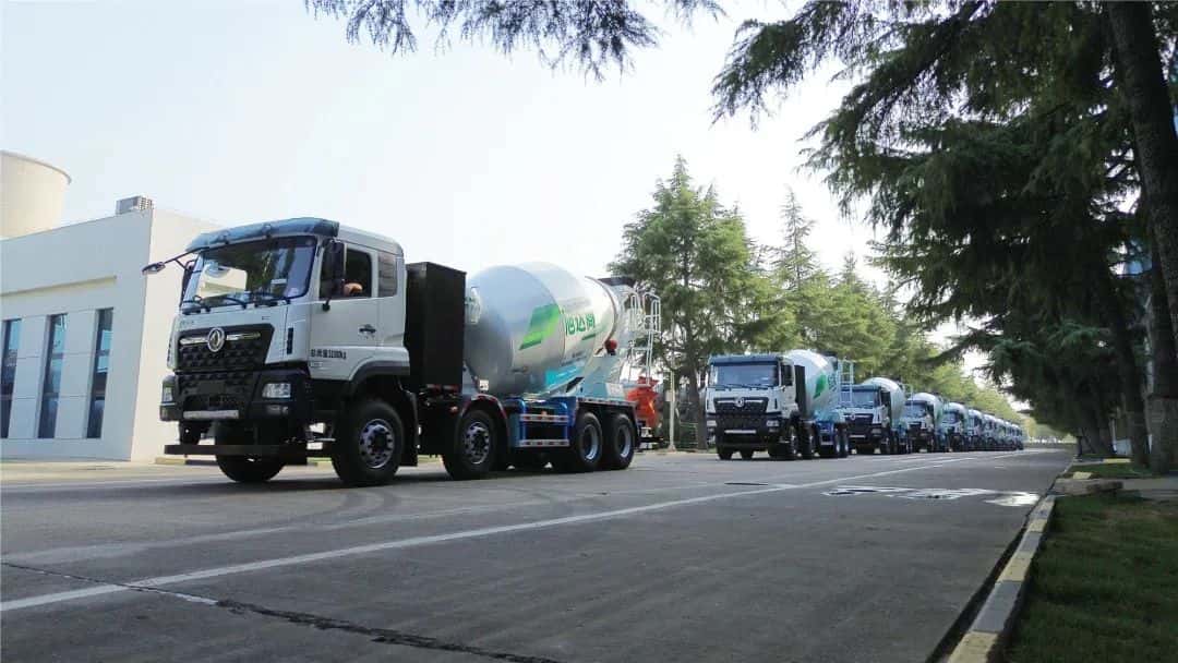馭風(fēng)而行，中集車輛15臺(tái)新能源攪拌車駛?cè)牒?，繪就荊楚生態(tài)長(zhǎng)卷