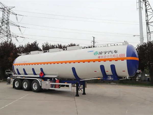 中集凌宇新款鋁合金易燃液體運輸車來了！